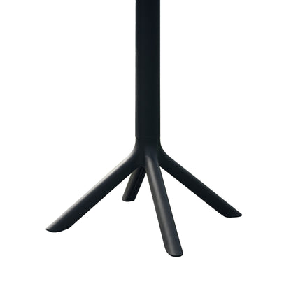 Plaza Round Table
